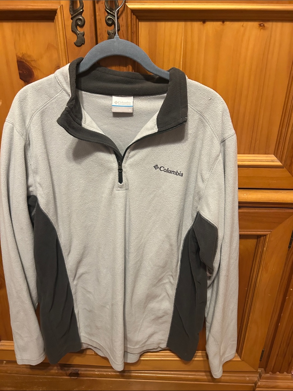 Columbia Light Gray and Charcoal Quarter-Zip Fleece Pullover